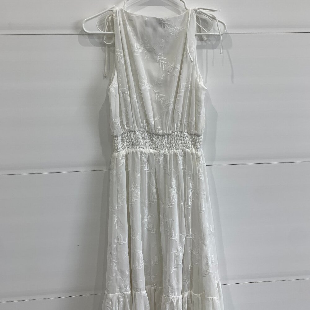 Lulu's White Floral Maxi Dress